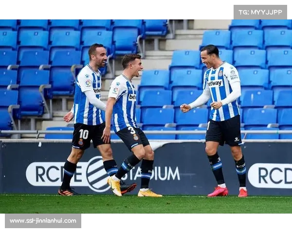 罗伯托点射一蹴而就，西班牙人主场沸腾。